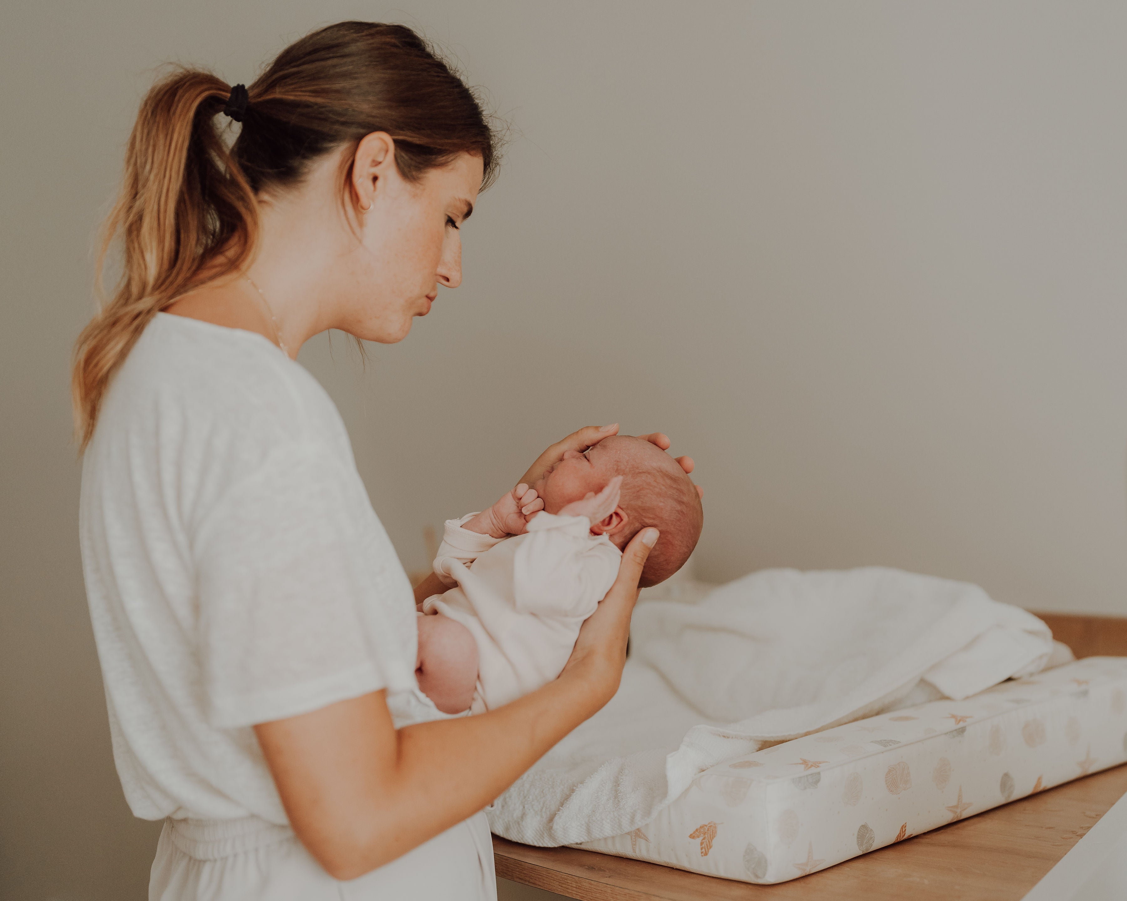 Charlotte TRAMIER auxiliaire de puériculture et accompagnante périnatale - bain bébé