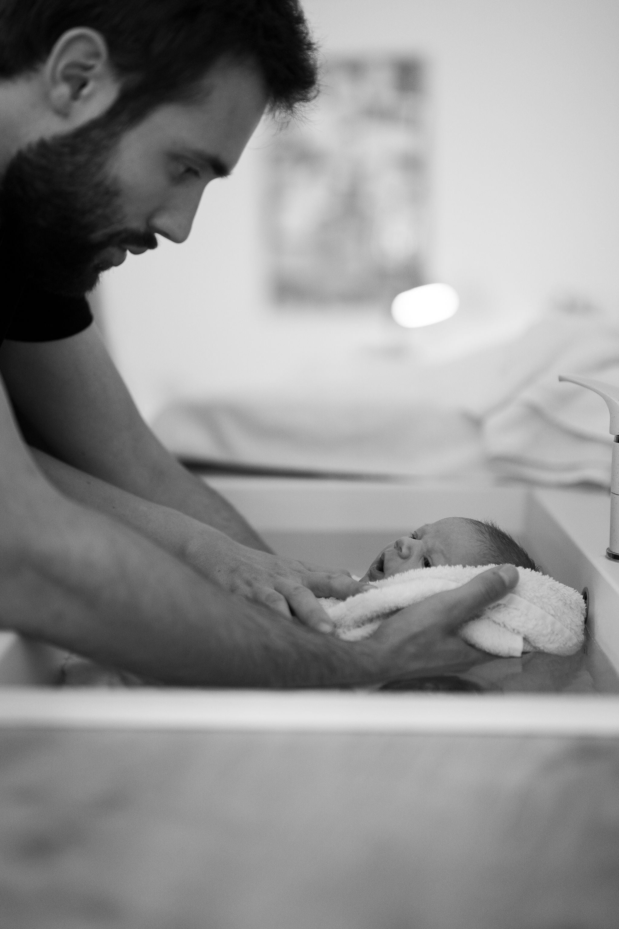 bain therapeutique dans les bras de papa