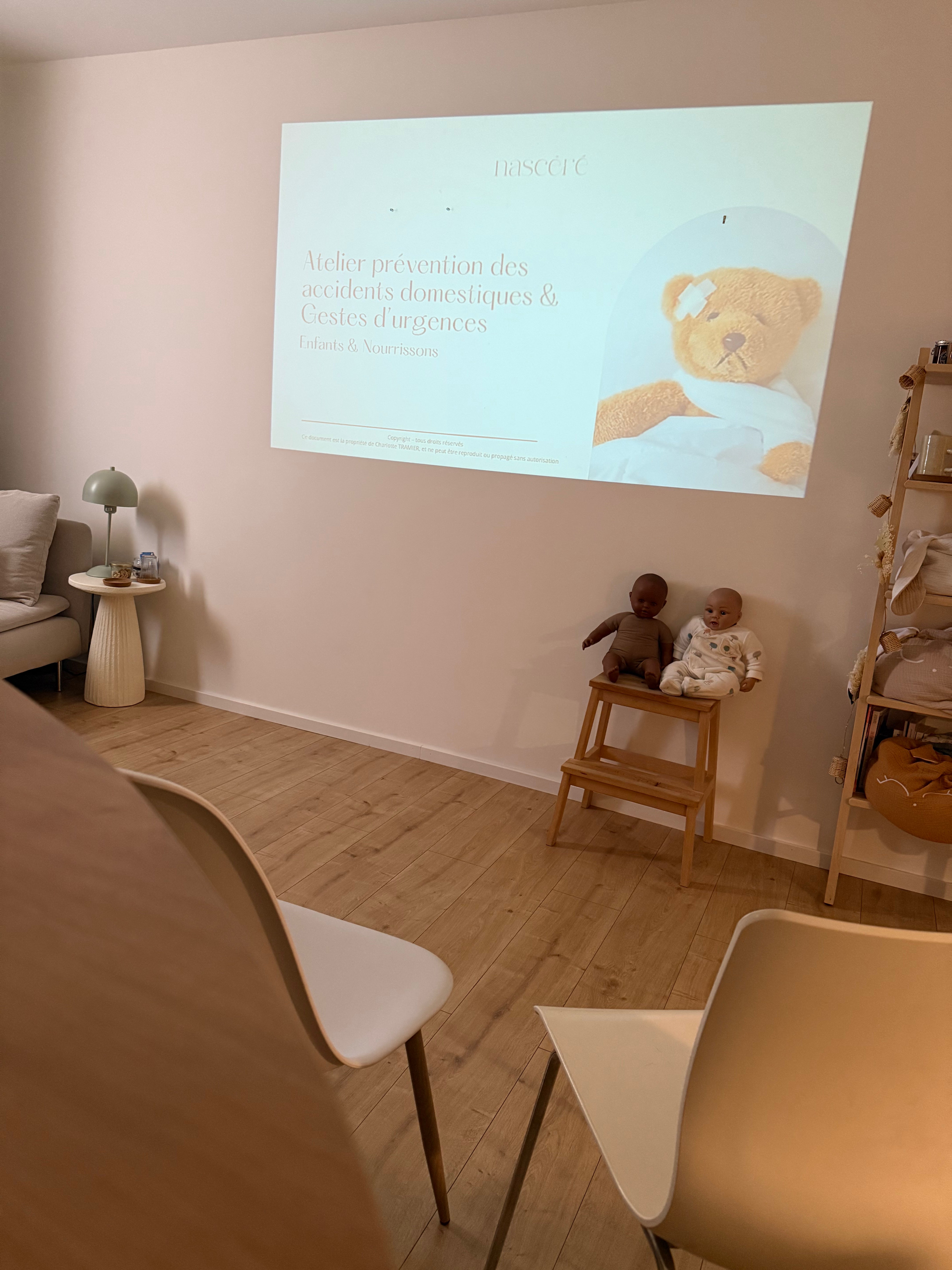 premier secours strasbourg- Support pedagogique d'atelier de prévention des accidents domestiques et apprentissage des gestes d'urgences - demonstration de méthodes heimlinch pour bébé - gestion etouffement bébé 