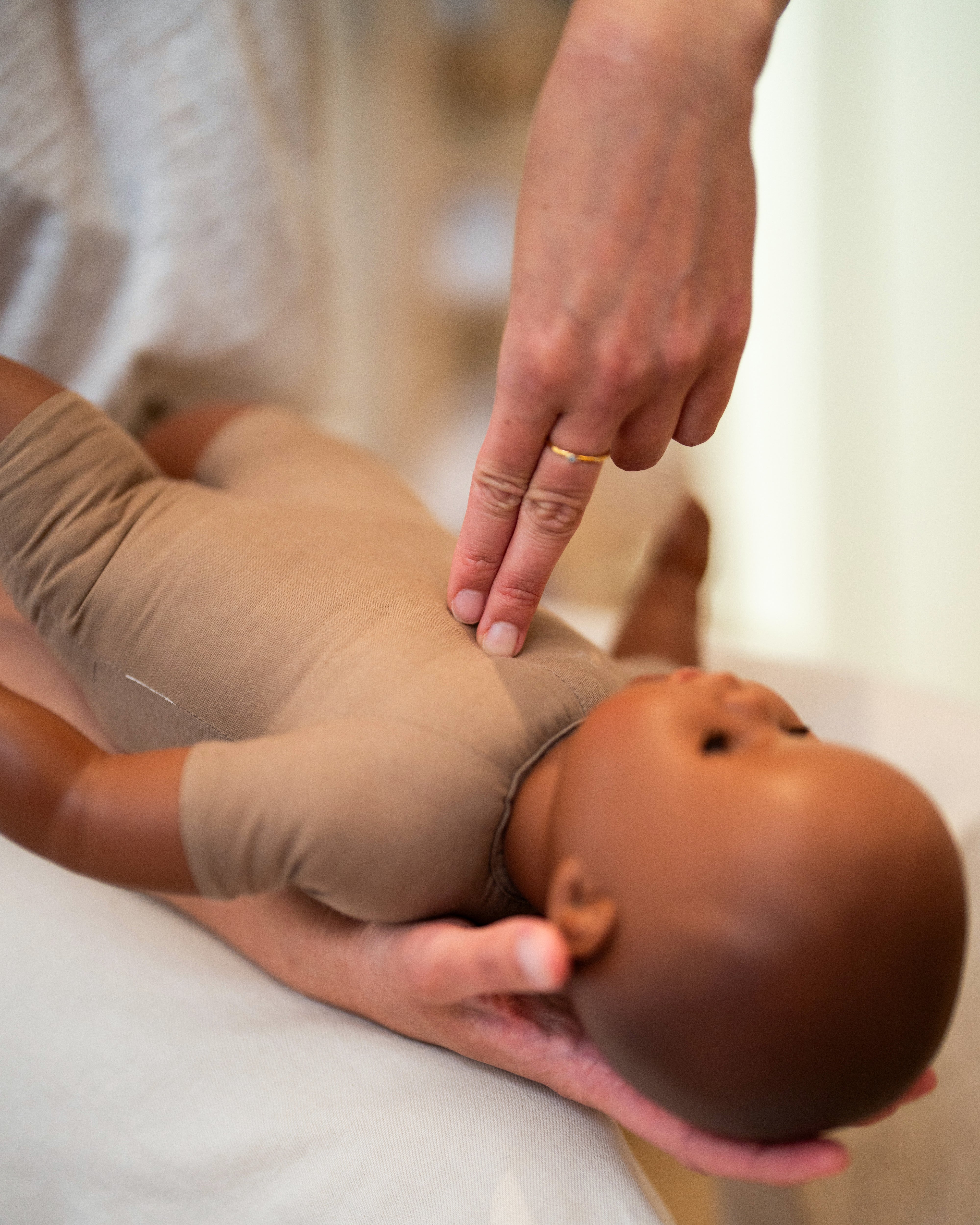 premier secours bebe en strasbourg -atelier de prévention des accidents domestiques et apprentissage des gestes d'urgences - demonstration de méthodes heimlinch pour bébé - gestion etouffement bébé ants